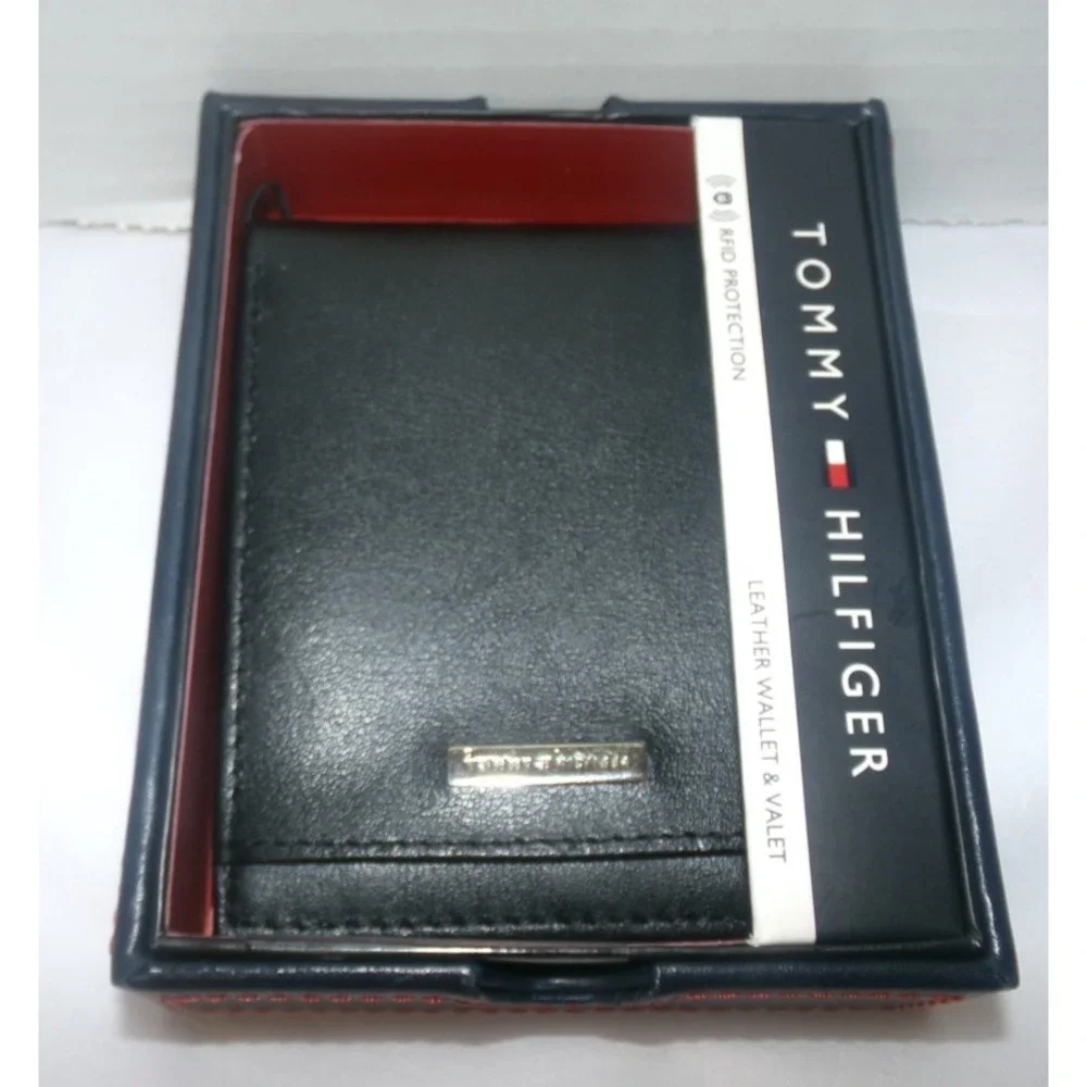 NIB Tommy Hilfiger Men's Bifold Leather Wallet~BLACK